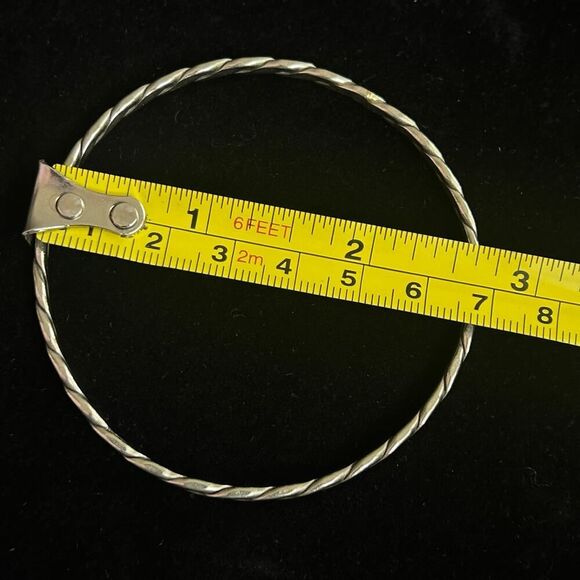 Vintage Marked Sterling Silver Hencho Mexico Twisted Bangle 2.65" 12 grams - Picture 4 of 7